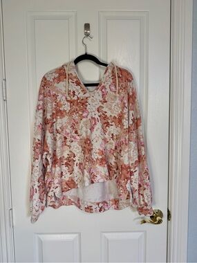 Lou & Grey Floral V-Neck Hoodie in Pink and Cream